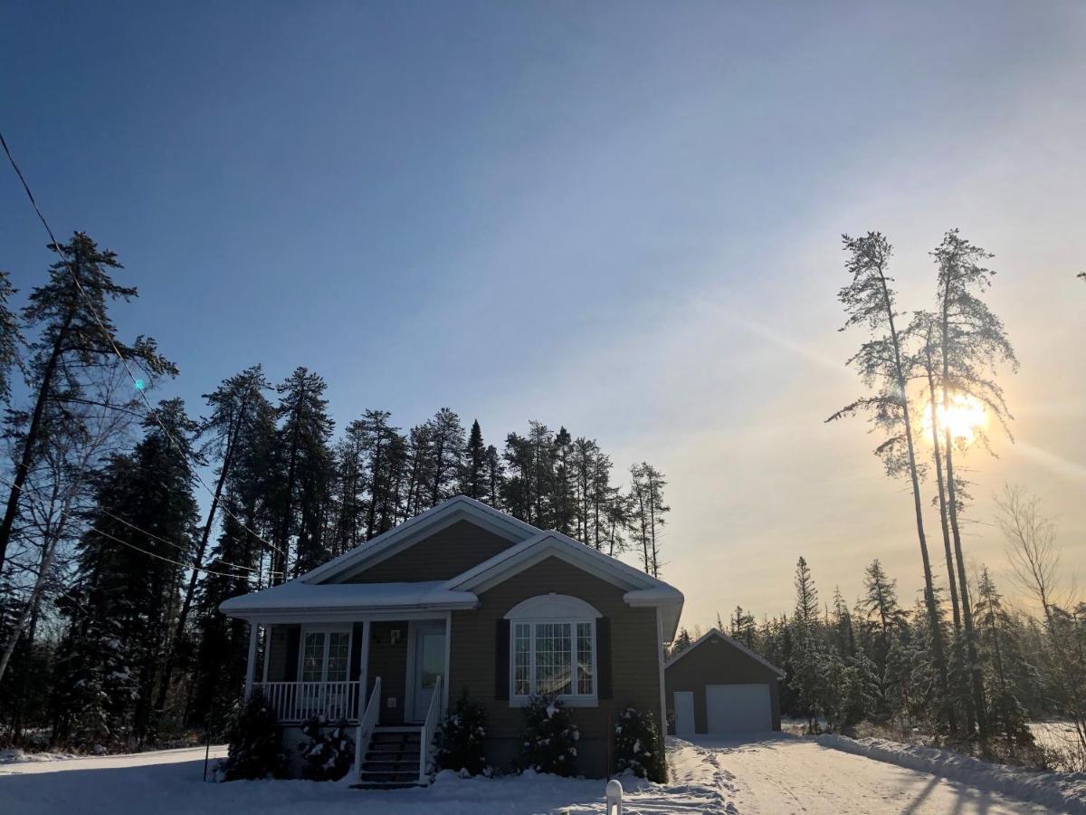 Saint-David-de-Falardeau Le Chalet De Claude, Au Pied Des Monts-Valin מראה חיצוני תמונה