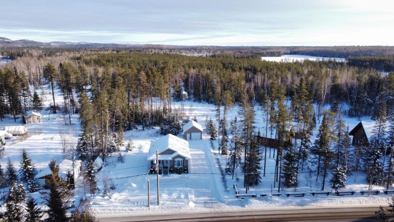 Saint-David-de-Falardeau Le Chalet De Claude, Au Pied Des Monts-Valin מראה חיצוני תמונה