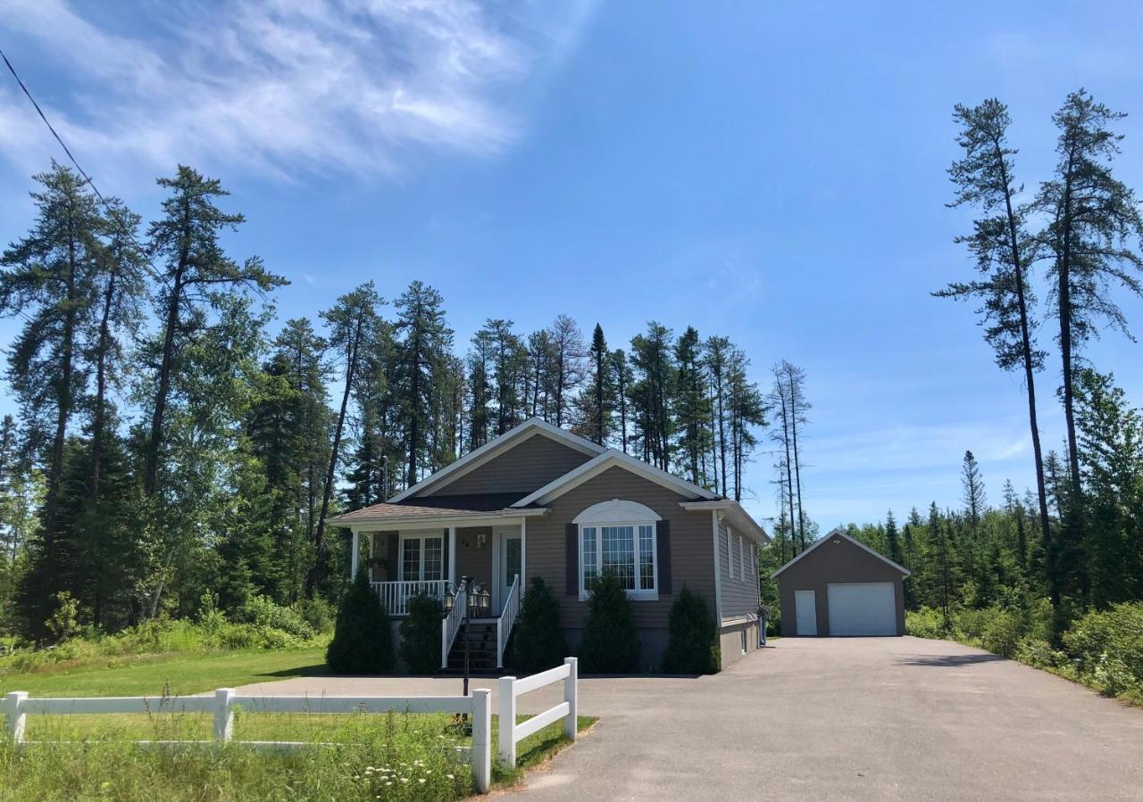 Saint-David-de-Falardeau Le Chalet De Claude, Au Pied Des Monts-Valin מראה חיצוני תמונה